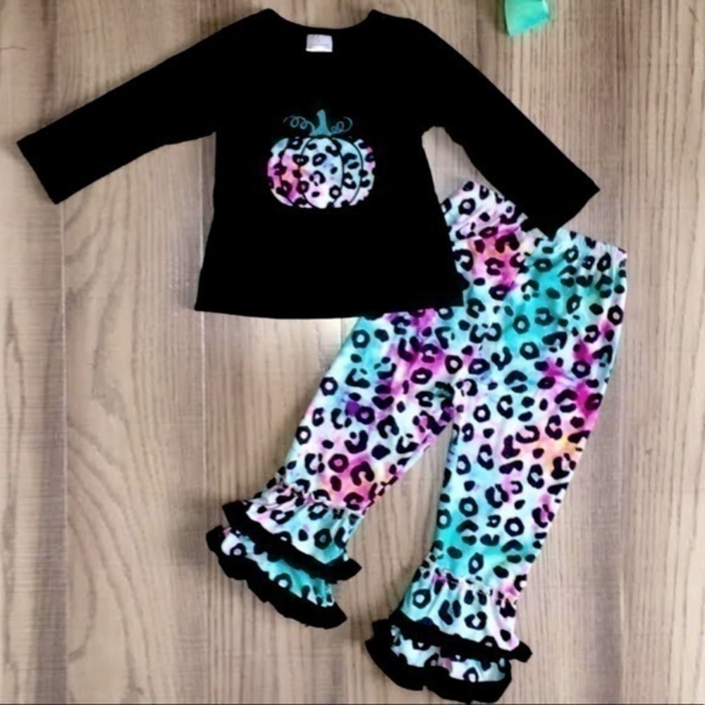 Psychadelic Cheetah Pumpkin Ruffle Bottoms Size 6